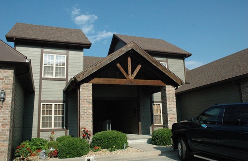 Branson West Villa | ! 2 MILES from SILVER DOLLAR CITY ! A MUST SEE! A great place to stay.