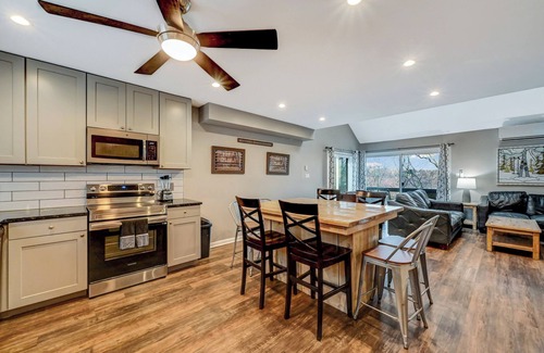 Village at Camelback House | "2 Min From Aquatopia & Camelbeach Waterparks,Pool,Zip-LIne,Tennis/Pickleball"