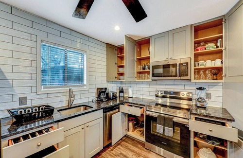 Village at Camelback House | "2 Min From Aquatopia & Camelbeach Waterparks,Pool,Zip-LIne,Tennis/Pickleball"