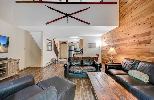 Village at Camelback House | "2 min from Camelbeach & Aquatopia Waterparks,Pool,Tennis,Paintball,Casino,Park"