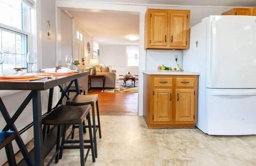 West Harwich House | 2 Mins. to Earle Road Beach Dog Welcome!
