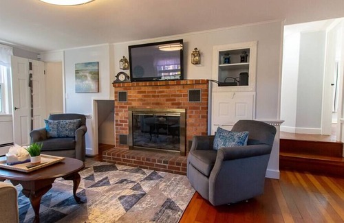 West Harwich House | 2 Mins. to Earle Road Beach Dog Welcome!