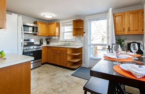 West Harwich House | 2 Mins. to Earle Road Beach Dog Welcome!