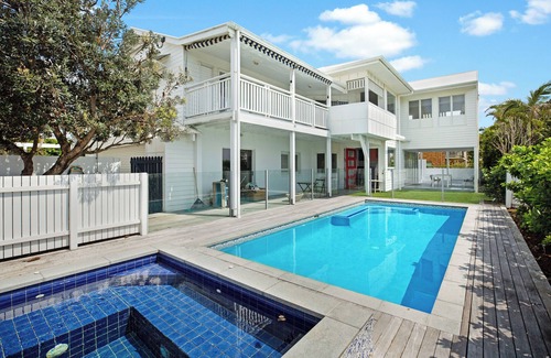 Peregian Beach House | 2 minute walk to the beach
