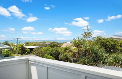 Peregian Beach House | 2 minute walk to the beach