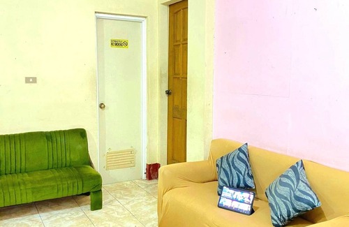 San Juan House | 2 Minutes Drive to Flotsam and 5 Minutes walk to the Beach Enjoy our Entire Home