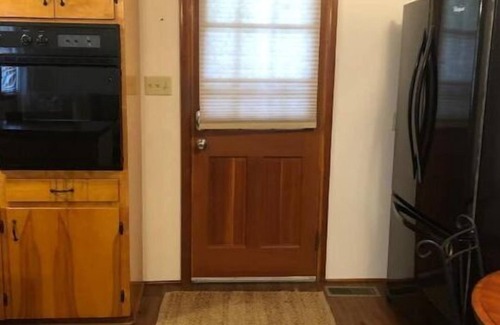 Hiddenite Cottage | 2 minutes from the mine - Comfortable 3 bedroom house loaded with charm.