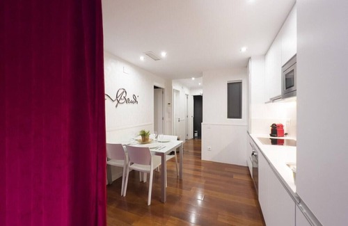 La Sagrada Familia Apartment | 2 minutes from the Sagrada Familia with community pool