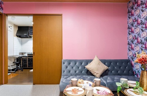 Naniwa Apartment | 2 minutes to JR Namba, 5 minutes to subway Namba and Shinsaibashi stations.n