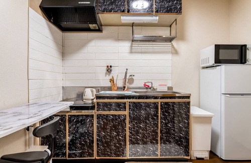 Naniwa Apartment | 2 minutes to JR Namba, 5 minutes to subway Namba and Shinsaibashi stations.n