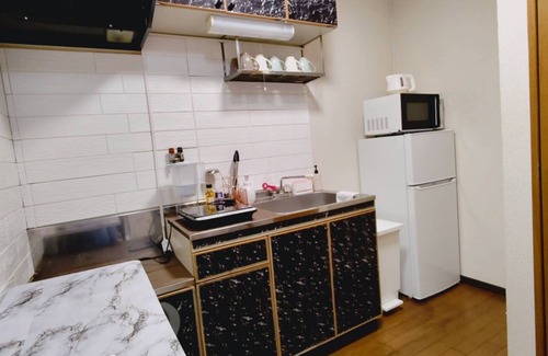 Naniwa Apartment | 2 minutes to JR Namba, 5 minutes to subway Namba and Shinsaibashi stations.n