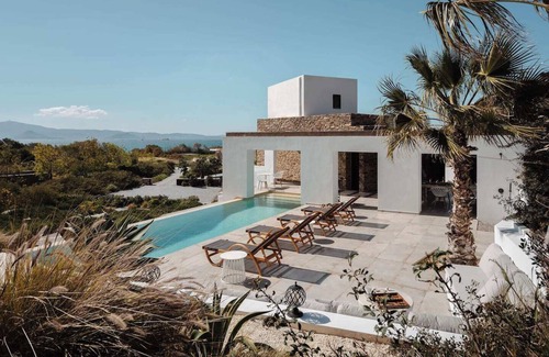 Maragas Villa | 2 minutes walk from the Beach, jacuzzi and infinity pool