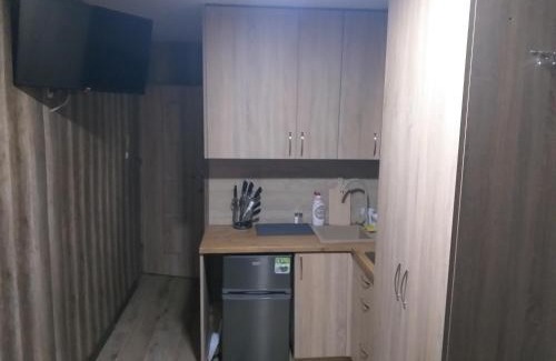Grodzisk Mazowiecki Apartment | 2 osobowe kawalerki w domkach FreezerHause Kozery- NoclegiGrodziskPL 792-535-535