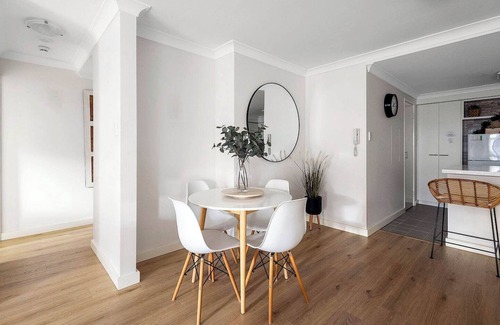 Perth Central Business District Apartment | 2 Paradise Pool +Parking HUGE 1BR CBD
