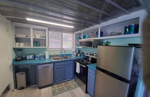 Muscle Shoals Apartment | #2 PET FRIENDLY! PONTOON/KAYAKS AVAILABLE! STUDIO CONDO CLOSE TO TOWN & MARINA!