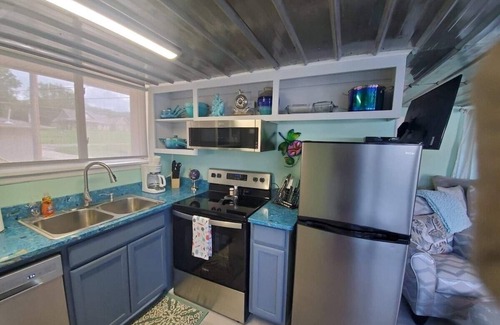 Muscle Shoals Apartment | #2 PET FRIENDLY! PONTOON/KAYAKS AVAILABLE! STUDIO CONDO CLOSE TO TOWN & MARINA!
