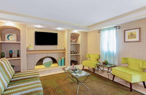 Orlando House | 2 Pet-Friendly Rooms | Free Breakfast & Parking | Pool | Close to Orlando Fun
