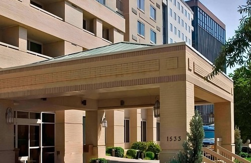 Rosslyn Apartment | 2 Pet-friendly Suites Near The Capitol! Parking & Outdoor Terrace!