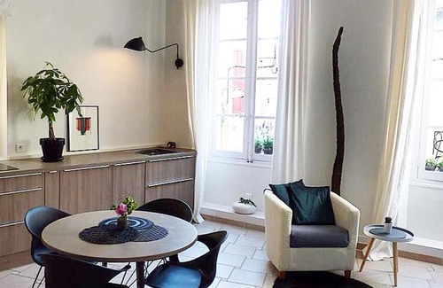 Antibes Old Town Apartment | 2 Pièces, coeur du Vieil Antibes
