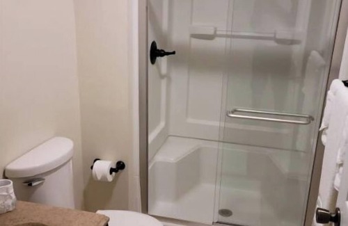 Colesville House | 2 QUEEN BEDS 2 GUESS