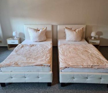 Marienthal Ost Apartment | 2 Raum Wohnung im DG