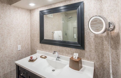 Barron Park Hotel | 2 Relaxing Unit with Heated Pool, Free Parking & Breakfast in Palo Alto