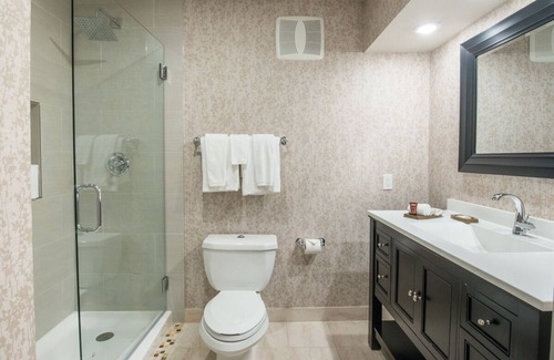 Barron Park Hotel | 2 Relaxing Unit with Heated Pool, Free Parking & Breakfast in Palo Alto