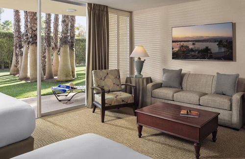 Central Mission Beach Hostel | 2 Resort Studio Queens, Bahia Resort Hotel, Family Rooms, Mission Bay