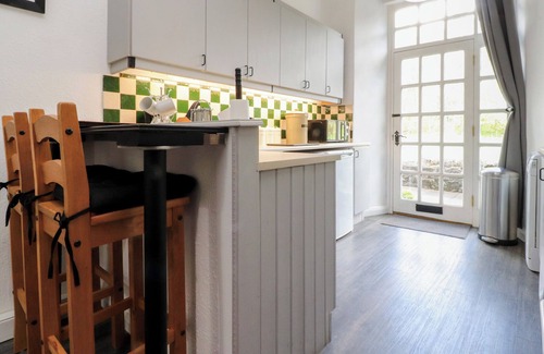 Airton Cottage | 2 RIVERSIDE WALK, family friendly, with a garden in Airton