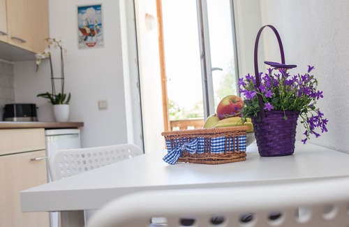 Anger-Crottendorf Apartment | 2 room apartment, kitchen, bathroom, balcony, cable TV, wireless internet, quiet - near city center