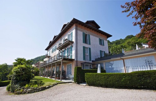 Carciano Apartment | 2-room attic apartment in an Art Nouveau villa with communal pool