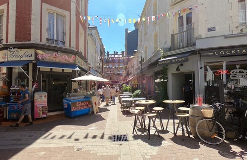 Trouville-sur-Mer Apartment | 2 rooms in the center, pedestrian street, 180m beach