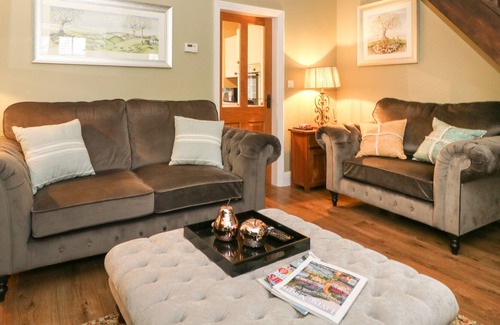 Brantingham Cottage | 2 SANDRINGHAM COTTAGES, pet friendly, with open fire in Elloughton