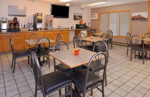 Atlantic Hotel | 2 Spacious Rooms w/BBQ Grill and Friendly Staff – Near Highway 6