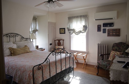 Gettysburg Bed & Breakfast | 2 Story Queen Suite at the Brickhouse Inn Bed & Breakfast