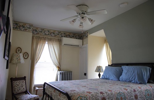 Gettysburg Bed & Breakfast | 2 Story Queen Suite at the Brickhouse Inn Bed & Breakfast