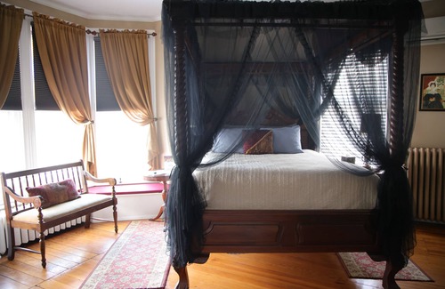 Gettysburg Bed & Breakfast | 2 Story Queen Suite at the Brickhouse Inn Bed & Breakfast
