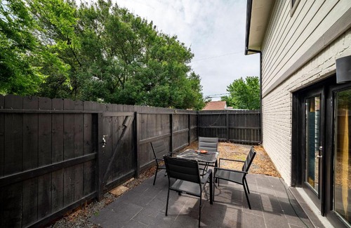 Spring Branch Central Apartment | 2 Stylish 3BR Galleria-Downtown Free Parking