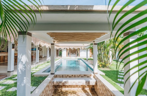 Sunset Road Villa | ❤️2 TWIN VILLAS IN SEMINYAK😍SPECIAL BIG GROUP🌴 2 SWIMMING POOLS 2 GARDENS🏖️