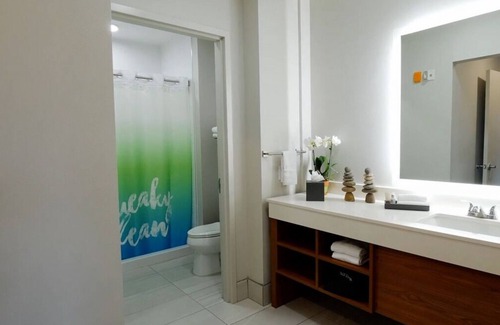 Circleville Hotel | 2 Two Bedrooms with 2 Queens and 1 King at The Kartrite Resort!