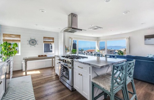 El Porto House | 2 Units - 2 Blocks2Beach - Ocean Views - PoolTable