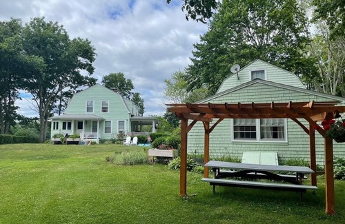 Central Waterford House | 2 Waterfront Houses | Sleeps 14 | Niantic River | Riverhouse Estate