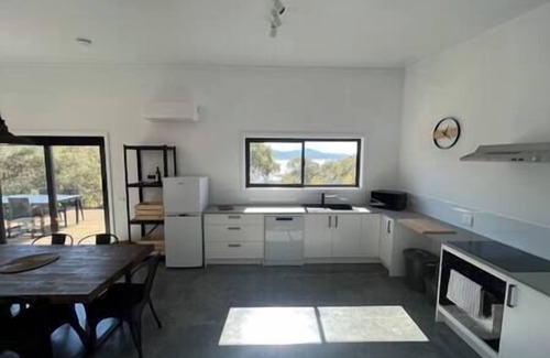 East Jindabyne House | 2 x beautiful new eco cabin with amazing views