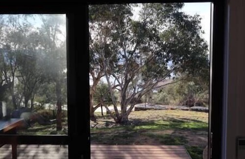 East Jindabyne House | 2 x beautiful new eco cabin with amazing views