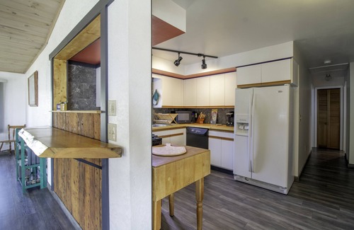 Grand Marais House | 20 3rd Ave., West and first Street.Great harbor view Right in the heart of town.