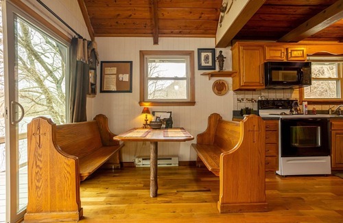 Draper Cabin | 20 ft from New River! Amazing Sunset View - 1BS4 w/Loft - Shaman's Cure
