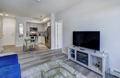 Symons Valley Condo | 20 min DT | Canmore & Shopping Near | NEW Condo Sleeps 5