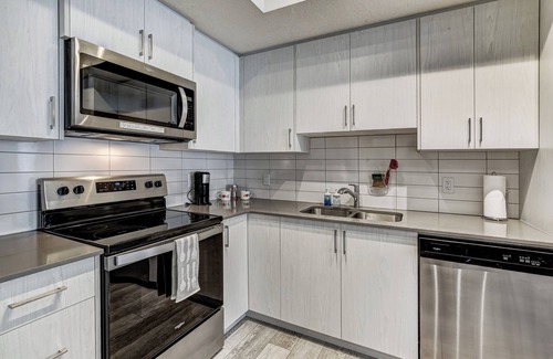 Symons Valley Condo | 20 min DT | Canmore & Shopping Near | NEW Condo Sleeps 5