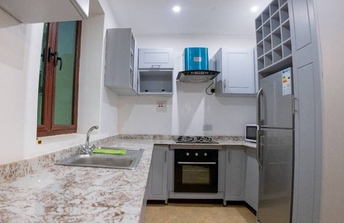 Kampala Apartment | 20 min fm Munyonyo Express way, Hill top lake view, Pool & quick city access