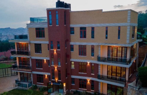 Kampala Apartment | 20 min fm Munyonyo Express way, Hill top lake view, Pool & quick city access